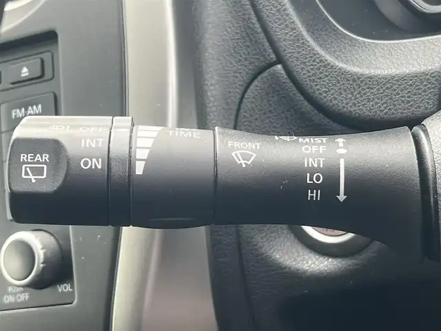 日産 ノート X FOUR 秋田県 2013(平25)年 2.8万km ダークメタルグレー ４WD/純正オーディオ（AM/FM/CD）/社外14インチアルミ（夏タイヤ装着）/スマートキー/プッシュスタート/純正フロアマット/純正ドアバイザー/パワーステアリング/パワーウィンドウ/ヘッドライトレベライザー/盗難防止装置/寒冷地仕様/電動格納ミラー/キーレスエントリー/保証書/取扱説明書/記録簿/スペアキー1本有