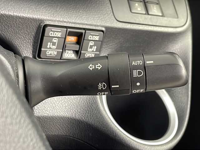 トヨタ シエンタ ハイブリッド G クエロ 埼玉県 2019(令1)年 4.9万km ブラックマイカ 純正９インチナビ　NS2T-Y68T/全方位カメラ/両側パワースライドドア/ビルトインＥＴＣ/クルーズコントロール/クリアランスソナー/横滑り防止装置/盗難防止装置/衝突軽減ブレーキ/セーフティセンス/オートハイビーム/革巻きハンドル/ハーフレザーシート/衝突軽減ブレーキ/ステアリングリモコン/プッシュスタート/純正フロアマット/純正アルミホイール/LEDヘッドライト/フロントフォグランプ