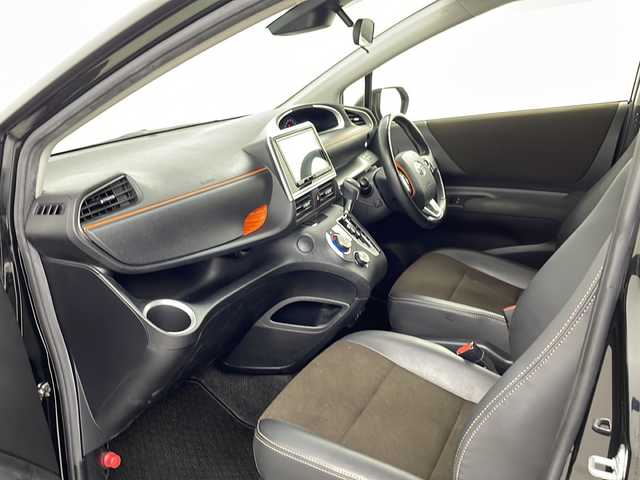 トヨタ シエンタ ハイブリッド G クエロ 埼玉県 2019(令1)年 4.9万km ブラックマイカ 純正９インチナビ　NS2T-Y68T/全方位カメラ/両側パワースライドドア/ビルトインＥＴＣ/クルーズコントロール/クリアランスソナー/横滑り防止装置/盗難防止装置/衝突軽減ブレーキ/セーフティセンス/オートハイビーム/革巻きハンドル/ハーフレザーシート/衝突軽減ブレーキ/ステアリングリモコン/プッシュスタート/純正フロアマット/純正アルミホイール/LEDヘッドライト/フロントフォグランプ