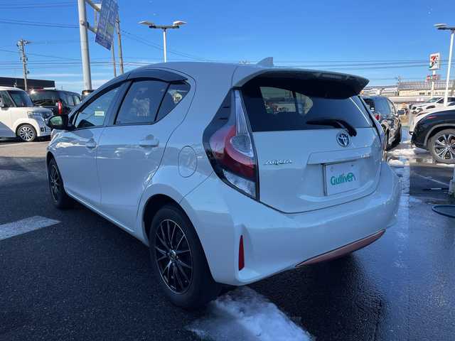 トヨタ アクア G 新潟県 2017(平29)年 14.6万km ライムホワイトパールクリスタルシャイン 純正ナビ　/フルセグＴＶ　/Ｂｌｕｅｔｏｏｔｈ　/ＡＭ　ＦＭ　/バックカメラ　/ＥＴＣ２．０　/衝突軽減ブレーキ　/先行車発進告知　/レーンディパーチャーアラート　/シートヒーター/ｎａｎｏｅ　/ドライブレコーダー　/純正フロアマット/プッシュスタート/スマートキー/ＬＥＤヘッドライト