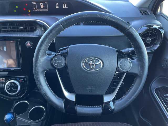 トヨタ アクア G 新潟県 2017(平29)年 14.6万km ライムホワイトパールクリスタルシャイン 純正ナビ　/フルセグＴＶ　/Ｂｌｕｅｔｏｏｔｈ　/ＡＭ　ＦＭ　/バックカメラ　/ＥＴＣ２．０　/衝突軽減ブレーキ　/先行車発進告知　/レーンディパーチャーアラート　/シートヒーター/ｎａｎｏｅ　/ドライブレコーダー　/純正フロアマット/プッシュスタート/スマートキー/ＬＥＤヘッドライト