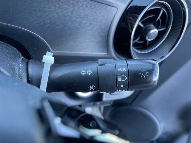 トヨタ アクア G 新潟県 2017(平29)年 14.6万km ライムホワイトパールクリスタルシャイン 純正ナビ　/フルセグＴＶ　/Ｂｌｕｅｔｏｏｔｈ　/ＡＭ　ＦＭ　/バックカメラ　/ＥＴＣ２．０　/衝突軽減ブレーキ　/先行車発進告知　/レーンディパーチャーアラート　/シートヒーター/ｎａｎｏｅ　/ドライブレコーダー　/純正フロアマット/プッシュスタート/スマートキー/ＬＥＤヘッドライト