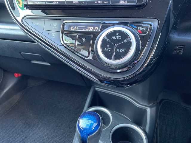 トヨタ アクア G 新潟県 2017(平29)年 14.6万km ライムホワイトパールクリスタルシャイン 純正ナビ　/フルセグＴＶ　/Ｂｌｕｅｔｏｏｔｈ　/ＡＭ　ＦＭ　/バックカメラ　/ＥＴＣ２．０　/衝突軽減ブレーキ　/先行車発進告知　/レーンディパーチャーアラート　/シートヒーター/ｎａｎｏｅ　/ドライブレコーダー　/純正フロアマット/プッシュスタート/スマートキー/ＬＥＤヘッドライト