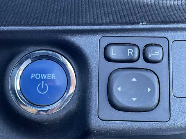 トヨタ アクア G 新潟県 2017(平29)年 14.6万km ライムホワイトパールクリスタルシャイン 純正ナビ　/フルセグＴＶ　/Ｂｌｕｅｔｏｏｔｈ　/ＡＭ　ＦＭ　/バックカメラ　/ＥＴＣ２．０　/衝突軽減ブレーキ　/先行車発進告知　/レーンディパーチャーアラート　/シートヒーター/ｎａｎｏｅ　/ドライブレコーダー　/純正フロアマット/プッシュスタート/スマートキー/ＬＥＤヘッドライト