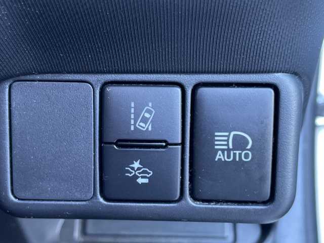 トヨタ アクア G 新潟県 2017(平29)年 14.6万km ライムホワイトパールクリスタルシャイン 純正ナビ　/フルセグＴＶ　/Ｂｌｕｅｔｏｏｔｈ　/ＡＭ　ＦＭ　/バックカメラ　/ＥＴＣ２．０　/衝突軽減ブレーキ　/先行車発進告知　/レーンディパーチャーアラート　/シートヒーター/ｎａｎｏｅ　/ドライブレコーダー　/純正フロアマット/プッシュスタート/スマートキー/ＬＥＤヘッドライト