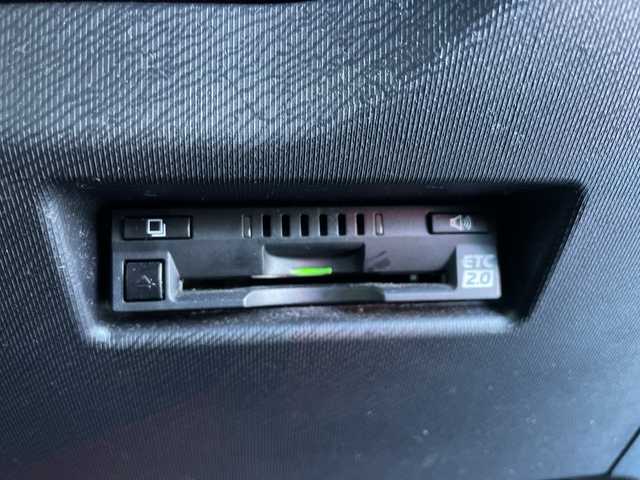 トヨタ アクア G 新潟県 2017(平29)年 14.6万km ライムホワイトパールクリスタルシャイン 純正ナビ　/フルセグＴＶ　/Ｂｌｕｅｔｏｏｔｈ　/ＡＭ　ＦＭ　/バックカメラ　/ＥＴＣ２．０　/衝突軽減ブレーキ　/先行車発進告知　/レーンディパーチャーアラート　/シートヒーター/ｎａｎｏｅ　/ドライブレコーダー　/純正フロアマット/プッシュスタート/スマートキー/ＬＥＤヘッドライト