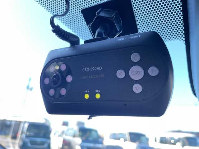 トヨタ アクア G 新潟県 2017(平29)年 14.6万km ライムホワイトパールクリスタルシャイン 純正ナビ　/フルセグＴＶ　/Ｂｌｕｅｔｏｏｔｈ　/ＡＭ　ＦＭ　/バックカメラ　/ＥＴＣ２．０　/衝突軽減ブレーキ　/先行車発進告知　/レーンディパーチャーアラート　/シートヒーター/ｎａｎｏｅ　/ドライブレコーダー　/純正フロアマット/プッシュスタート/スマートキー/ＬＥＤヘッドライト