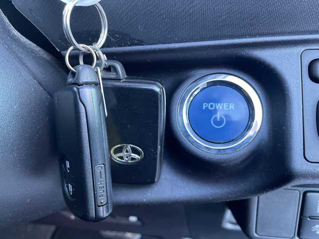 トヨタ アクア G 新潟県 2017(平29)年 14.6万km ライムホワイトパールクリスタルシャイン 純正ナビ　/フルセグＴＶ　/Ｂｌｕｅｔｏｏｔｈ　/ＡＭ　ＦＭ　/バックカメラ　/ＥＴＣ２．０　/衝突軽減ブレーキ　/先行車発進告知　/レーンディパーチャーアラート　/シートヒーター/ｎａｎｏｅ　/ドライブレコーダー　/純正フロアマット/プッシュスタート/スマートキー/ＬＥＤヘッドライト