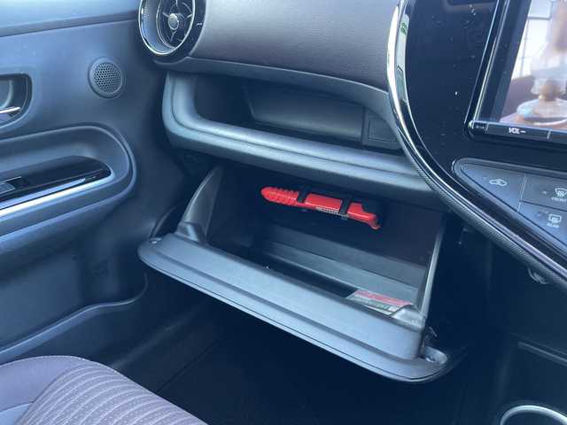 トヨタ アクア G 新潟県 2017(平29)年 14.6万km ライムホワイトパールクリスタルシャイン 純正ナビ　/フルセグＴＶ　/Ｂｌｕｅｔｏｏｔｈ　/ＡＭ　ＦＭ　/バックカメラ　/ＥＴＣ２．０　/衝突軽減ブレーキ　/先行車発進告知　/レーンディパーチャーアラート　/シートヒーター/ｎａｎｏｅ　/ドライブレコーダー　/純正フロアマット/プッシュスタート/スマートキー/ＬＥＤヘッドライト