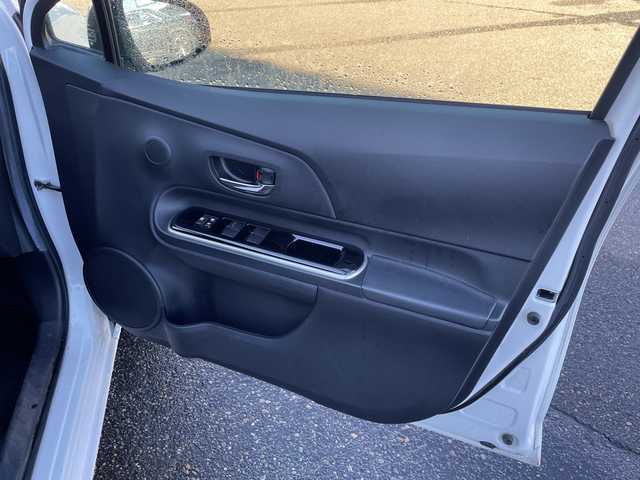 トヨタ アクア G 新潟県 2017(平29)年 14.6万km ライムホワイトパールクリスタルシャイン 純正ナビ　/フルセグＴＶ　/Ｂｌｕｅｔｏｏｔｈ　/ＡＭ　ＦＭ　/バックカメラ　/ＥＴＣ２．０　/衝突軽減ブレーキ　/先行車発進告知　/レーンディパーチャーアラート　/シートヒーター/ｎａｎｏｅ　/ドライブレコーダー　/純正フロアマット/プッシュスタート/スマートキー/ＬＥＤヘッドライト