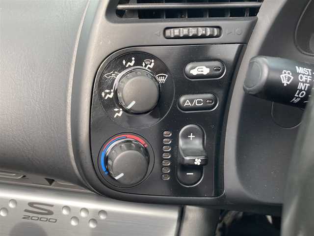 ホンダ Ｓ２０００ 茨城県 2009(平21)年 12.3万km プレミアムサンセットモーブパール H24年-現在までの車検記録簿有/R5年 足回りの分解整備記録簿有(ディーラー)/・エンジンマウント2個/・ミッションマウント2個/・デファレンシャルマウント４個/・前後左右サスペンション一式/・前後左右アーム類一式/CD再生機能付きオーディオ/本革レザーシート/電動フルオープンカー/HIDヘッドライト/純正17inアルミホイール/フロアマット/リモコンキー/取扱説明書/保証書