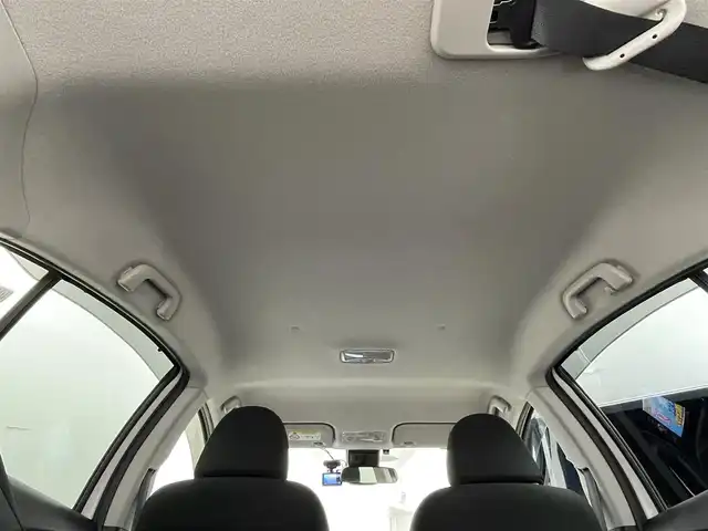 トヨタ アクア 群馬県 2019(令1)年 2.4万km ホワイトパールクリスタルシャイン 衝突軽減　社外７インチナビ　バックカメラ　ＬＥＤライト　オートマチックハイビーム　純正１５インチアルミホイール　クリアランスソナー　ドライブレコーダー　ＥＴＣ　スマートキー　プッシュスタート　禁煙車