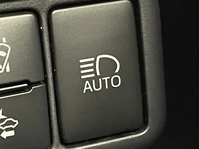 トヨタ アクア 群馬県 2019(令1)年 2.4万km ホワイトパールクリスタルシャイン 衝突軽減　社外７インチナビ　バックカメラ　ＬＥＤライト　オートマチックハイビーム　純正１５インチアルミホイール　クリアランスソナー　ドライブレコーダー　ＥＴＣ　スマートキー　プッシュスタート　禁煙車