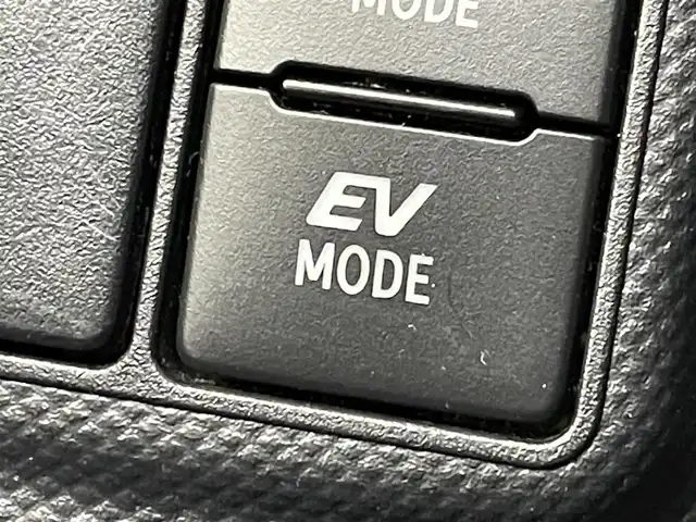 トヨタ アクア 群馬県 2019(令1)年 2.4万km ホワイトパールクリスタルシャイン 衝突軽減　社外７インチナビ　バックカメラ　ＬＥＤライト　オートマチックハイビーム　純正１５インチアルミホイール　クリアランスソナー　ドライブレコーダー　ＥＴＣ　スマートキー　プッシュスタート　禁煙車