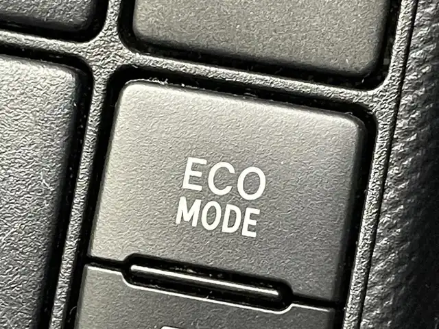 トヨタ アクア 群馬県 2019(令1)年 2.4万km ホワイトパールクリスタルシャイン 衝突軽減　社外７インチナビ　バックカメラ　ＬＥＤライト　オートマチックハイビーム　純正１５インチアルミホイール　クリアランスソナー　ドライブレコーダー　ＥＴＣ　スマートキー　プッシュスタート　禁煙車