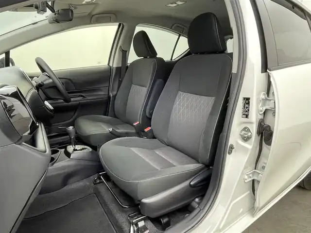 トヨタ アクア 群馬県 2019(令1)年 2.4万km ホワイトパールクリスタルシャイン 衝突軽減　社外７インチナビ　バックカメラ　ＬＥＤライト　オートマチックハイビーム　純正１５インチアルミホイール　クリアランスソナー　ドライブレコーダー　ＥＴＣ　スマートキー　プッシュスタート　禁煙車