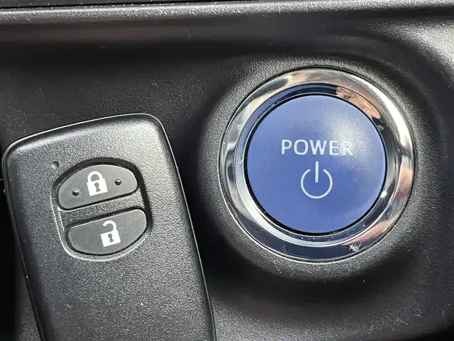 トヨタ アクア 群馬県 2019(令1)年 2.4万km ホワイトパールクリスタルシャイン 衝突軽減　社外７インチナビ　バックカメラ　ＬＥＤライト　オートマチックハイビーム　純正１５インチアルミホイール　クリアランスソナー　ドライブレコーダー　ＥＴＣ　スマートキー　プッシュスタート　禁煙車