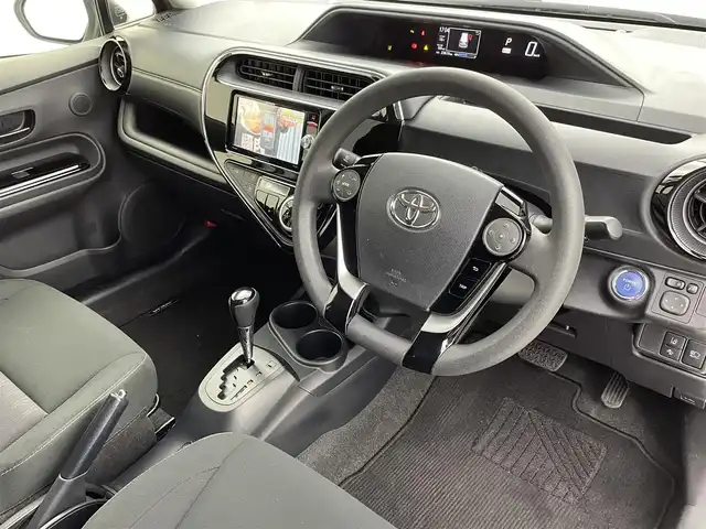 トヨタ アクア 群馬県 2019(令1)年 2.4万km ホワイトパールクリスタルシャイン 衝突軽減　社外７インチナビ　バックカメラ　ＬＥＤライト　オートマチックハイビーム　純正１５インチアルミホイール　クリアランスソナー　ドライブレコーダー　ＥＴＣ　スマートキー　プッシュスタート　禁煙車