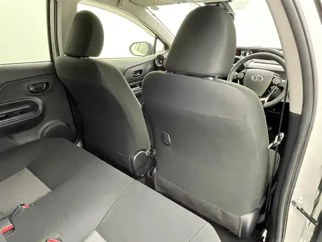 トヨタ アクア 群馬県 2019(令1)年 2.4万km ホワイトパールクリスタルシャイン 衝突軽減　社外７インチナビ　バックカメラ　ＬＥＤライト　オートマチックハイビーム　純正１５インチアルミホイール　クリアランスソナー　ドライブレコーダー　ＥＴＣ　スマートキー　プッシュスタート　禁煙車