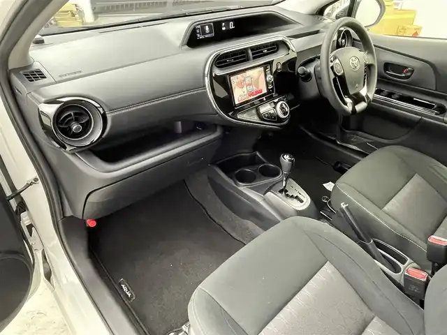 トヨタ アクア 群馬県 2019(令1)年 2.4万km ホワイトパールクリスタルシャイン 衝突軽減　社外７インチナビ　バックカメラ　ＬＥＤライト　オートマチックハイビーム　純正１５インチアルミホイール　クリアランスソナー　ドライブレコーダー　ＥＴＣ　スマートキー　プッシュスタート　禁煙車