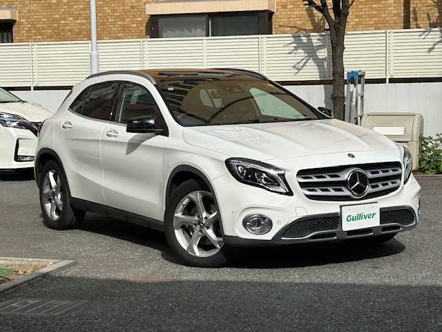 メルセデス・ベンツ ＧＬＡ２２０ 4マチック 東京都 2020(令2)年 4.9万km ポーラホワイト 純正ナビ/(フルセグTV/Bluetooth/CD/DVD/SD/USB)/レーダークルーズ/サンルーフ/レザーシート/ブラインドスポットモニター/レーンキーピングアシスト/ダウンヒル・スピード・レギュレーション/harman/kardon/前後ドライブレコーダー/ETC/前席シートヒーター/前席パワーシート/電動リアゲート/ステアリングスイッチ/電格ミラー/スペアキー1本/保証書/取扱説明書