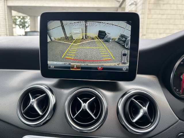 メルセデス・ベンツ ＧＬＡ２２０ 4マチック 東京都 2020(令2)年 4.9万km ポーラホワイト 純正ナビ/(フルセグTV/Bluetooth/CD/DVD/SD/USB)/レーダークルーズ/サンルーフ/レザーシート/ブラインドスポットモニター/レーンキーピングアシスト/ダウンヒル・スピード・レギュレーション/harman/kardon/前後ドライブレコーダー/ETC/前席シートヒーター/前席パワーシート/電動リアゲート/ステアリングスイッチ/電格ミラー/スペアキー1本/保証書/取扱説明書