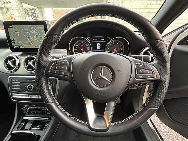 メルセデス・ベンツ ＧＬＡ２２０ 4マチック 東京都 2020(令2)年 4.9万km ポーラホワイト 純正ナビ/(フルセグTV/Bluetooth/CD/DVD/SD/USB)/レーダークルーズ/サンルーフ/レザーシート/ブラインドスポットモニター/レーンキーピングアシスト/ダウンヒル・スピード・レギュレーション/harman/kardon/前後ドライブレコーダー/ETC/前席シートヒーター/前席パワーシート/電動リアゲート/ステアリングスイッチ/電格ミラー/スペアキー1本/保証書/取扱説明書