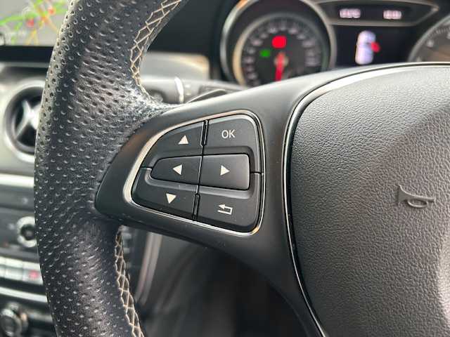 メルセデス・ベンツ ＧＬＡ２２０ 4マチック 東京都 2020(令2)年 4.9万km ポーラホワイト 純正ナビ/(フルセグTV/Bluetooth/CD/DVD/SD/USB)/レーダークルーズ/サンルーフ/レザーシート/ブラインドスポットモニター/レーンキーピングアシスト/ダウンヒル・スピード・レギュレーション/harman/kardon/前後ドライブレコーダー/ETC/前席シートヒーター/前席パワーシート/電動リアゲート/ステアリングスイッチ/電格ミラー/スペアキー1本/保証書/取扱説明書