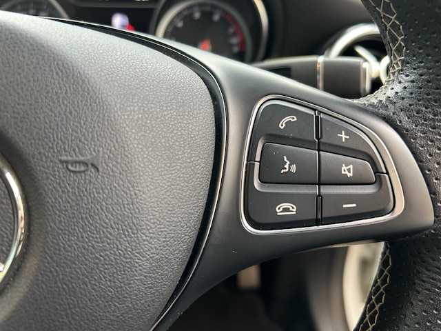 メルセデス・ベンツ ＧＬＡ２２０ 4マチック 東京都 2020(令2)年 4.9万km ポーラホワイト 純正ナビ/(フルセグTV/Bluetooth/CD/DVD/SD/USB)/レーダークルーズ/サンルーフ/レザーシート/ブラインドスポットモニター/レーンキーピングアシスト/ダウンヒル・スピード・レギュレーション/harman/kardon/前後ドライブレコーダー/ETC/前席シートヒーター/前席パワーシート/電動リアゲート/ステアリングスイッチ/電格ミラー/スペアキー1本/保証書/取扱説明書