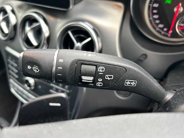 メルセデス・ベンツ ＧＬＡ２２０ 4マチック 東京都 2020(令2)年 4.9万km ポーラホワイト 純正ナビ/(フルセグTV/Bluetooth/CD/DVD/SD/USB)/レーダークルーズ/サンルーフ/レザーシート/ブラインドスポットモニター/レーンキーピングアシスト/ダウンヒル・スピード・レギュレーション/harman/kardon/前後ドライブレコーダー/ETC/前席シートヒーター/前席パワーシート/電動リアゲート/ステアリングスイッチ/電格ミラー/スペアキー1本/保証書/取扱説明書