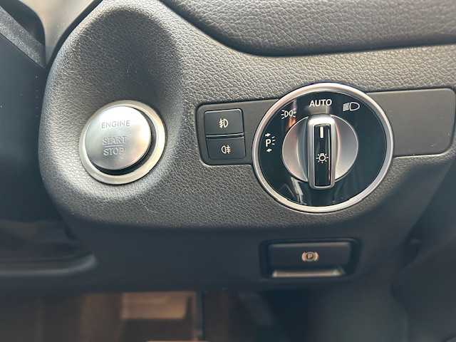 メルセデス・ベンツ ＧＬＡ２２０ 4マチック 東京都 2020(令2)年 4.9万km ポーラホワイト 純正ナビ/(フルセグTV/Bluetooth/CD/DVD/SD/USB)/レーダークルーズ/サンルーフ/レザーシート/ブラインドスポットモニター/レーンキーピングアシスト/ダウンヒル・スピード・レギュレーション/harman/kardon/前後ドライブレコーダー/ETC/前席シートヒーター/前席パワーシート/電動リアゲート/ステアリングスイッチ/電格ミラー/スペアキー1本/保証書/取扱説明書