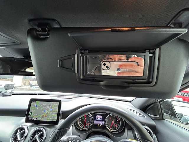 メルセデス・ベンツ ＧＬＡ２２０ 4マチック 東京都 2020(令2)年 4.9万km ポーラホワイト 純正ナビ/(フルセグTV/Bluetooth/CD/DVD/SD/USB)/レーダークルーズ/サンルーフ/レザーシート/ブラインドスポットモニター/レーンキーピングアシスト/ダウンヒル・スピード・レギュレーション/harman/kardon/前後ドライブレコーダー/ETC/前席シートヒーター/前席パワーシート/電動リアゲート/ステアリングスイッチ/電格ミラー/スペアキー1本/保証書/取扱説明書