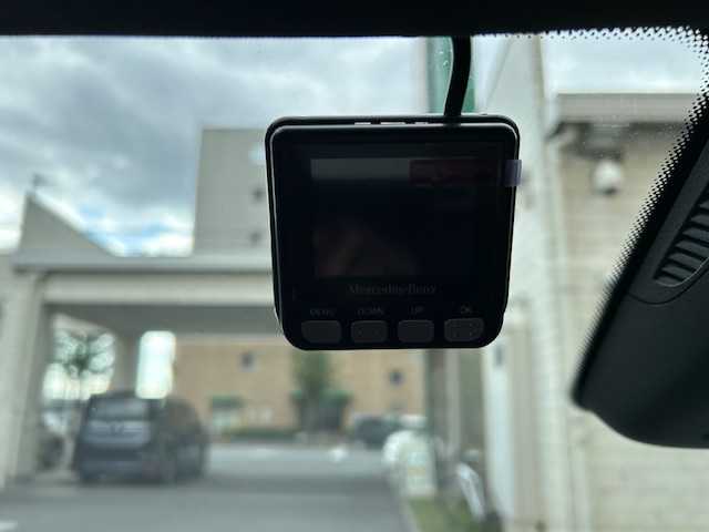 メルセデス・ベンツ ＧＬＡ２２０ 4マチック 東京都 2020(令2)年 4.9万km ポーラホワイト 純正ナビ/(フルセグTV/Bluetooth/CD/DVD/SD/USB)/レーダークルーズ/サンルーフ/レザーシート/ブラインドスポットモニター/レーンキーピングアシスト/ダウンヒル・スピード・レギュレーション/harman/kardon/前後ドライブレコーダー/ETC/前席シートヒーター/前席パワーシート/電動リアゲート/ステアリングスイッチ/電格ミラー/スペアキー1本/保証書/取扱説明書