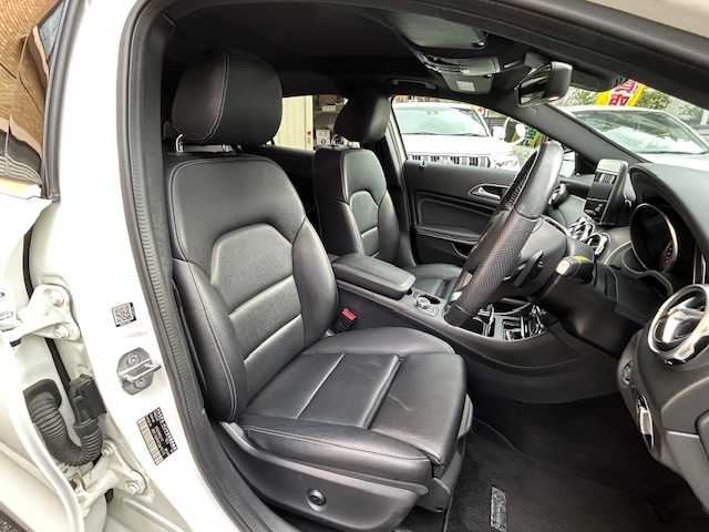 メルセデス・ベンツ ＧＬＡ２２０ 4マチック 東京都 2020(令2)年 4.9万km ポーラホワイト 純正ナビ/(フルセグTV/Bluetooth/CD/DVD/SD/USB)/レーダークルーズ/サンルーフ/レザーシート/ブラインドスポットモニター/レーンキーピングアシスト/ダウンヒル・スピード・レギュレーション/harman/kardon/前後ドライブレコーダー/ETC/前席シートヒーター/前席パワーシート/電動リアゲート/ステアリングスイッチ/電格ミラー/スペアキー1本/保証書/取扱説明書