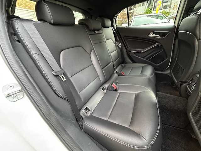 メルセデス・ベンツ ＧＬＡ２２０ 4マチック 東京都 2020(令2)年 4.9万km ポーラホワイト 純正ナビ/(フルセグTV/Bluetooth/CD/DVD/SD/USB)/レーダークルーズ/サンルーフ/レザーシート/ブラインドスポットモニター/レーンキーピングアシスト/ダウンヒル・スピード・レギュレーション/harman/kardon/前後ドライブレコーダー/ETC/前席シートヒーター/前席パワーシート/電動リアゲート/ステアリングスイッチ/電格ミラー/スペアキー1本/保証書/取扱説明書