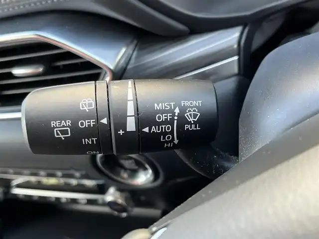 マツダ ＣＸ－８ XD Lパッケージ 奈良県 2022(令4)年 1.2万km チタニウムフラッシュマイカ 純正10.25インチナビ/（フルセグ/BT/CD/DVD）/BOSEプレミアムサウンドシステム/レーダークルーズコントロール/アラウンドビューモニター/ブラインドスポットモニター/前後コーナーセンサー/プリクラッシュセーフティ/レーンキープアシスト/パワーバックドア/レザーシート（レッド）/運転席メモリーシート/前席パワーシート/全席シートヒーター/ステアリングヒーター/ヘッドアップディスプレイ/ワイヤレス充電/後席サンシェード/ETC/前後ドライブレコーダー（ZDR-016）/純正19インチAW/取り扱い説明書/スペアキーX1