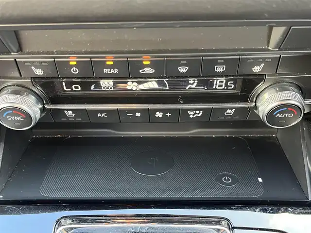 マツダ ＣＸ－８ XD Lパッケージ 奈良県 2022(令4)年 1.2万km チタニウムフラッシュマイカ 純正10.25インチナビ/（フルセグ/BT/CD/DVD）/BOSEプレミアムサウンドシステム/レーダークルーズコントロール/アラウンドビューモニター/ブラインドスポットモニター/前後コーナーセンサー/プリクラッシュセーフティ/レーンキープアシスト/パワーバックドア/レザーシート（レッド）/運転席メモリーシート/前席パワーシート/全席シートヒーター/ステアリングヒーター/ヘッドアップディスプレイ/ワイヤレス充電/後席サンシェード/ETC/前後ドライブレコーダー（ZDR-016）/純正19インチAW/取り扱い説明書/スペアキーX1