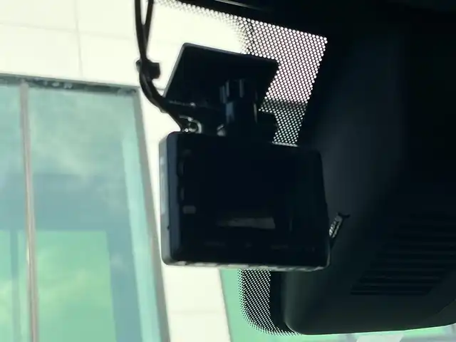 マツダ ＣＸ－８ XD Lパッケージ 奈良県 2022(令4)年 1.2万km チタニウムフラッシュマイカ 純正10.25インチナビ/（フルセグ/BT/CD/DVD）/BOSEプレミアムサウンドシステム/レーダークルーズコントロール/アラウンドビューモニター/ブラインドスポットモニター/前後コーナーセンサー/プリクラッシュセーフティ/レーンキープアシスト/パワーバックドア/レザーシート（レッド）/運転席メモリーシート/前席パワーシート/全席シートヒーター/ステアリングヒーター/ヘッドアップディスプレイ/ワイヤレス充電/後席サンシェード/ETC/前後ドライブレコーダー（ZDR-016）/純正19インチAW/取り扱い説明書/スペアキーX1