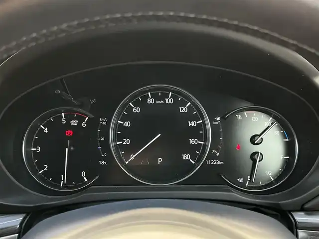 マツダ ＣＸ－８ XD Lパッケージ 奈良県 2022(令4)年 1.2万km チタニウムフラッシュマイカ 純正10.25インチナビ/（フルセグ/BT/CD/DVD）/BOSEプレミアムサウンドシステム/レーダークルーズコントロール/アラウンドビューモニター/ブラインドスポットモニター/前後コーナーセンサー/プリクラッシュセーフティ/レーンキープアシスト/パワーバックドア/レザーシート（レッド）/運転席メモリーシート/前席パワーシート/全席シートヒーター/ステアリングヒーター/ヘッドアップディスプレイ/ワイヤレス充電/後席サンシェード/ETC/前後ドライブレコーダー（ZDR-016）/純正19インチAW/取り扱い説明書/スペアキーX1