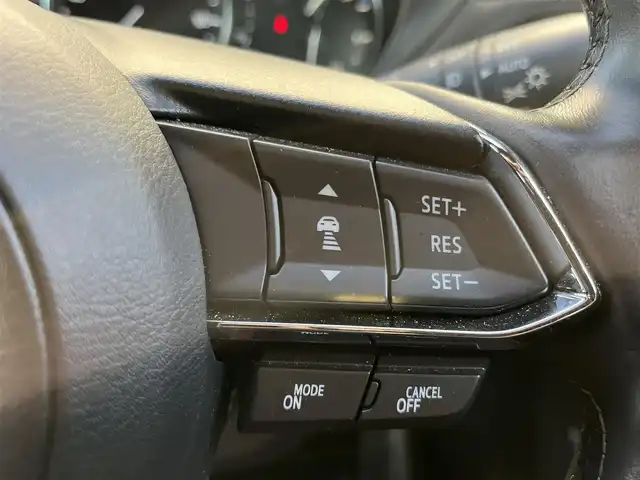 マツダ ＣＸ－８ XD Lパッケージ 奈良県 2022(令4)年 1.2万km チタニウムフラッシュマイカ 純正10.25インチナビ/（フルセグ/BT/CD/DVD）/BOSEプレミアムサウンドシステム/レーダークルーズコントロール/アラウンドビューモニター/ブラインドスポットモニター/前後コーナーセンサー/プリクラッシュセーフティ/レーンキープアシスト/パワーバックドア/レザーシート（レッド）/運転席メモリーシート/前席パワーシート/全席シートヒーター/ステアリングヒーター/ヘッドアップディスプレイ/ワイヤレス充電/後席サンシェード/ETC/前後ドライブレコーダー（ZDR-016）/純正19インチAW/取り扱い説明書/スペアキーX1