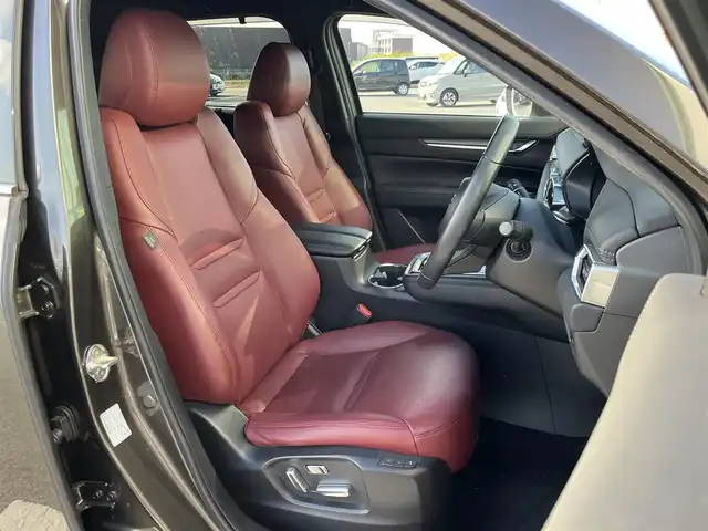 マツダ ＣＸ－８ XD Lパッケージ 奈良県 2022(令4)年 1.2万km チタニウムフラッシュマイカ 純正10.25インチナビ/（フルセグ/BT/CD/DVD）/BOSEプレミアムサウンドシステム/レーダークルーズコントロール/アラウンドビューモニター/ブラインドスポットモニター/前後コーナーセンサー/プリクラッシュセーフティ/レーンキープアシスト/パワーバックドア/レザーシート（レッド）/運転席メモリーシート/前席パワーシート/全席シートヒーター/ステアリングヒーター/ヘッドアップディスプレイ/ワイヤレス充電/後席サンシェード/ETC/前後ドライブレコーダー（ZDR-016）/純正19インチAW/取り扱い説明書/スペアキーX1