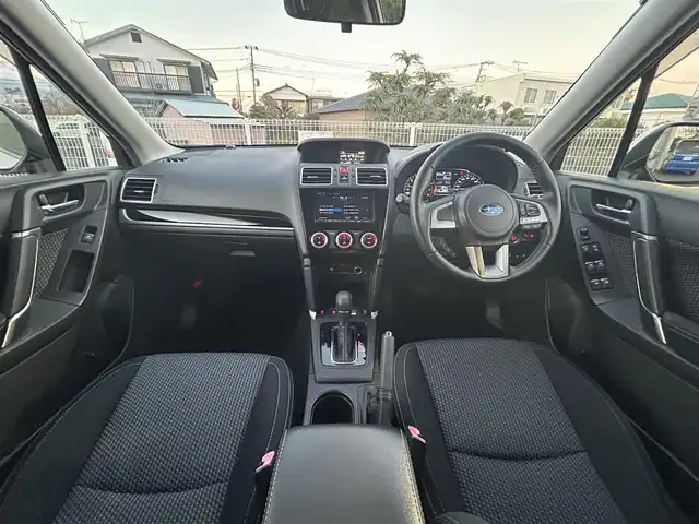 スバル フォレスター 2．0i－L アイサイト 静岡県 2016(平28)年 7.9万km クリスタルホワイトP ユーザー買取車両/ワンオーナー/純正ナビ/　【CD/DVD/BT/地デジフルセグTV】/純正LEDヘッドライト/純正17インチAW/バックカメラ/シートヒーター/アイサイト/レーダークルーズコントロール/パドルシフト/ETC/スマートキー/プッシュスタート/新車時保証書/取扱説明書/スペアキー×1