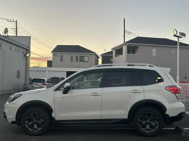 スバル フォレスター 2．0i－L アイサイト 静岡県 2016(平28)年 7.9万km クリスタルホワイトP ユーザー買取車両/ワンオーナー/純正ナビ/　【CD/DVD/BT/地デジフルセグTV】/純正LEDヘッドライト/純正17インチAW/バックカメラ/シートヒーター/アイサイト/レーダークルーズコントロール/パドルシフト/ETC/スマートキー/プッシュスタート/新車時保証書/取扱説明書/スペアキー×1