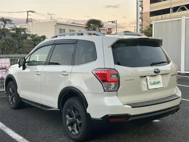 スバル フォレスター 2．0i－L アイサイト 静岡県 2016(平28)年 7.9万km クリスタルホワイトP ユーザー買取車両/ワンオーナー/純正ナビ/　【CD/DVD/BT/地デジフルセグTV】/純正LEDヘッドライト/純正17インチAW/バックカメラ/シートヒーター/アイサイト/レーダークルーズコントロール/パドルシフト/ETC/スマートキー/プッシュスタート/新車時保証書/取扱説明書/スペアキー×1