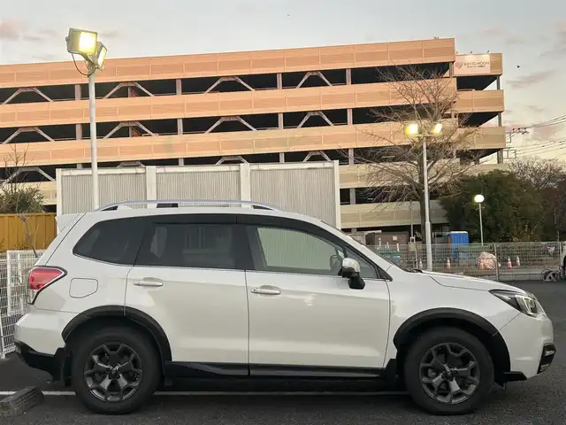 スバル フォレスター 2．0i－L アイサイト 静岡県 2016(平28)年 7.9万km クリスタルホワイトP ユーザー買取車両/ワンオーナー/純正ナビ/　【CD/DVD/BT/地デジフルセグTV】/純正LEDヘッドライト/純正17インチAW/バックカメラ/シートヒーター/アイサイト/レーダークルーズコントロール/パドルシフト/ETC/スマートキー/プッシュスタート/新車時保証書/取扱説明書/スペアキー×1