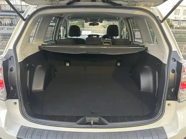 スバル フォレスター 2．0i－L アイサイト 静岡県 2016(平28)年 7.9万km クリスタルホワイトP ユーザー買取車両/ワンオーナー/純正ナビ/　【CD/DVD/BT/地デジフルセグTV】/純正LEDヘッドライト/純正17インチAW/バックカメラ/シートヒーター/アイサイト/レーダークルーズコントロール/パドルシフト/ETC/スマートキー/プッシュスタート/新車時保証書/取扱説明書/スペアキー×1