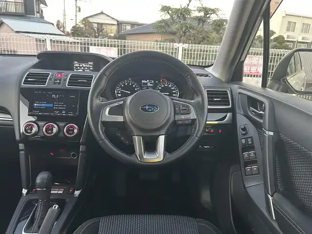 スバル フォレスター 2．0i－L アイサイト 静岡県 2016(平28)年 7.9万km クリスタルホワイトP ユーザー買取車両/ワンオーナー/純正ナビ/　【CD/DVD/BT/地デジフルセグTV】/純正LEDヘッドライト/純正17インチAW/バックカメラ/シートヒーター/アイサイト/レーダークルーズコントロール/パドルシフト/ETC/スマートキー/プッシュスタート/新車時保証書/取扱説明書/スペアキー×1