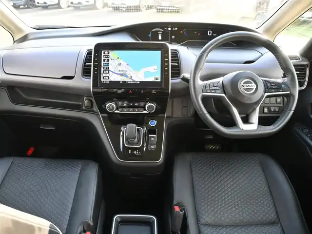 日産 セレナ e－パワー ハイウェイスター V 千葉県 2021(令3)年 5.7万km ブリリアントホワイトパール エマージェンシーブレーキ/プロパイロット/インテリジェントクルーズコントロール/インテリジェントルームミラー/両側パワースライドドア/純正SDナビ/地デジTV/【BD/DVD/CD再生機能　Bluetooth接続】/アラウンドビューモニター/ドライブレコーダー/革巻きステアリング/ステアリングスイッチ/ETC/LEDヘッドライト/フォグライト/ウインカーミラー/コーナーセンサー/純正16インチアルミホイル/サイド/カーテンエアバッグ/インテリジェントキー