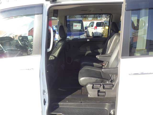 日産 セレナ e－パワー ハイウェイスター V 千葉県 2021(令3)年 5.7万km ブリリアントホワイトパール エマージェンシーブレーキ/プロパイロット/インテリジェントクルーズコントロール/インテリジェントルームミラー/両側パワースライドドア/純正SDナビ/地デジTV/【BD/DVD/CD再生機能　Bluetooth接続】/アラウンドビューモニター/ドライブレコーダー/革巻きステアリング/ステアリングスイッチ/ETC/LEDヘッドライト/フォグライト/ウインカーミラー/コーナーセンサー/純正16インチアルミホイル/サイド/カーテンエアバッグ/インテリジェントキー