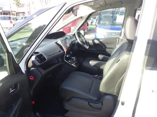 日産 セレナ e－パワー ハイウェイスター V 千葉県 2021(令3)年 5.7万km ブリリアントホワイトパール エマージェンシーブレーキ/プロパイロット/インテリジェントクルーズコントロール/インテリジェントルームミラー/両側パワースライドドア/純正SDナビ/地デジTV/【BD/DVD/CD再生機能　Bluetooth接続】/アラウンドビューモニター/ドライブレコーダー/革巻きステアリング/ステアリングスイッチ/ETC/LEDヘッドライト/フォグライト/ウインカーミラー/コーナーセンサー/純正16インチアルミホイル/サイド/カーテンエアバッグ/インテリジェントキー